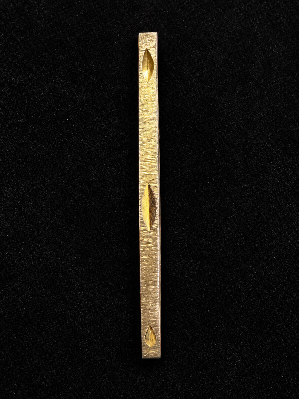 ⚜️ Gold-Tone Bar Bracelet | Textured Diamond Cutout | Vintage 💗